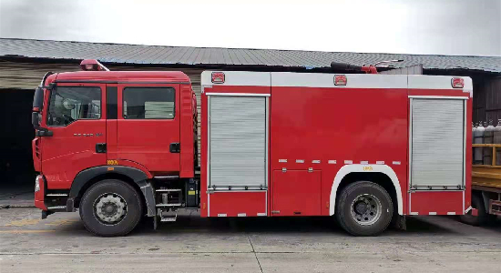 重汽8吨泡沫消防车