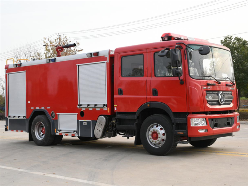 东风6-8吨水罐消防车