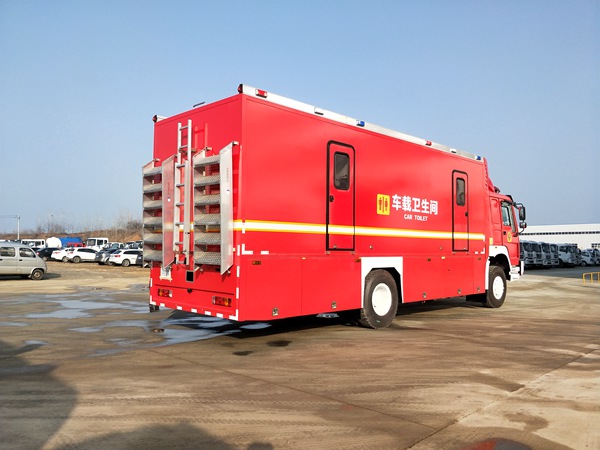 重汽豪沃单桥公厕车