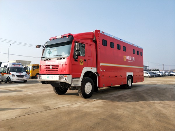 重汽豪沃单桥公厕车