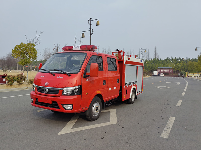 蓝牌东风途逸1吨水罐消防车