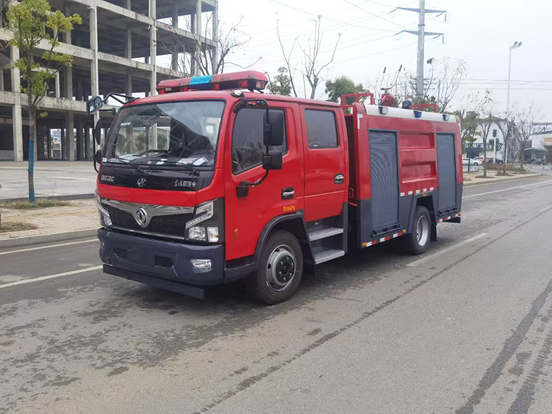 东风福瑞卡5吨水罐消防车