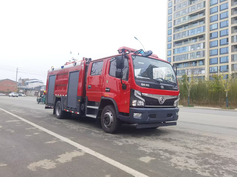 东风福瑞卡5吨水罐消防车