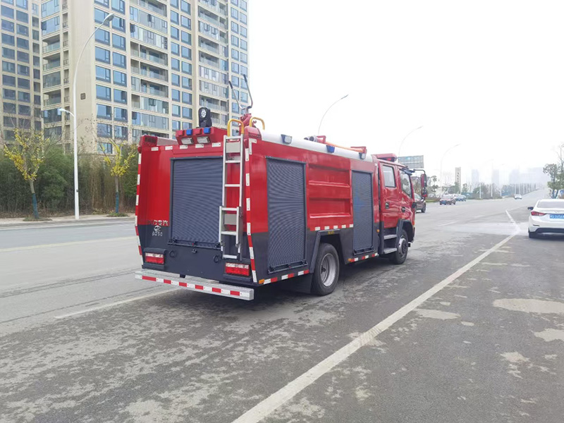 东风福瑞卡5吨水罐消防车