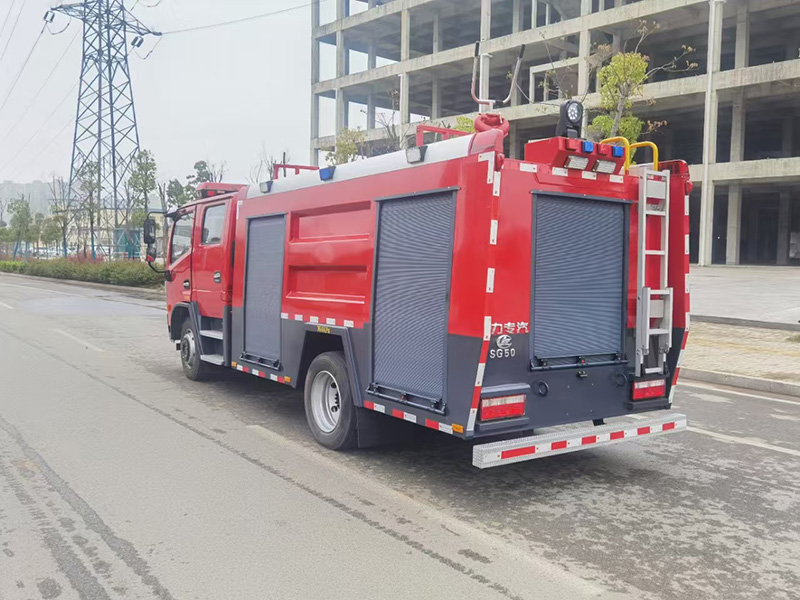 东风福瑞卡5吨水罐消防车