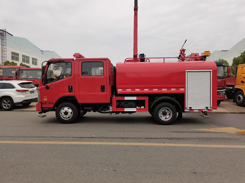 福田双排3.5吨消防洒水车