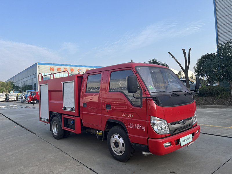 福田双排1.5吨消防洒水车