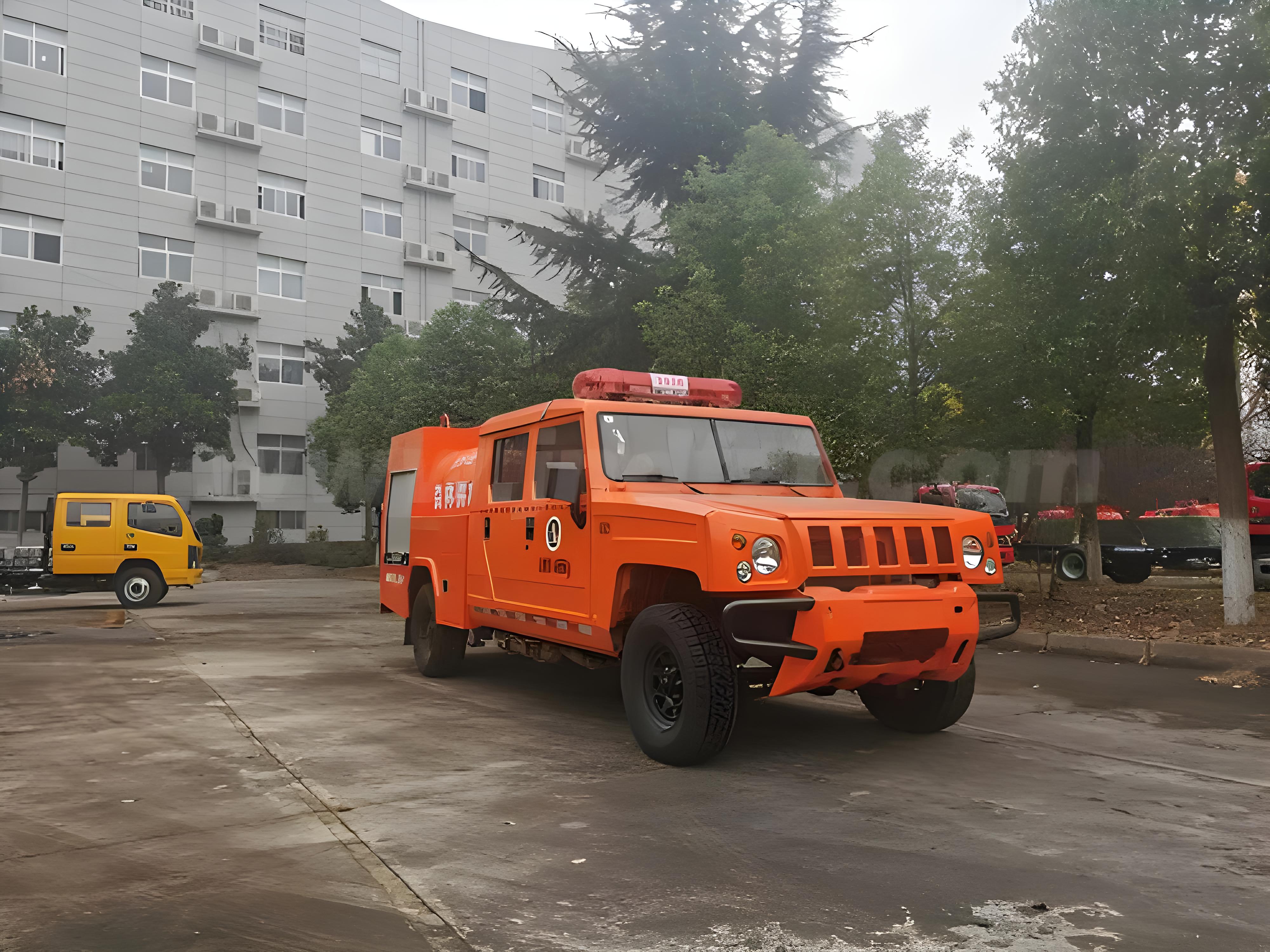 四驱1.5吨洒水供水车