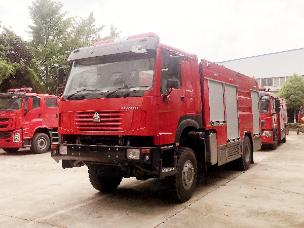 豪沃四驱5.5吨消防车
