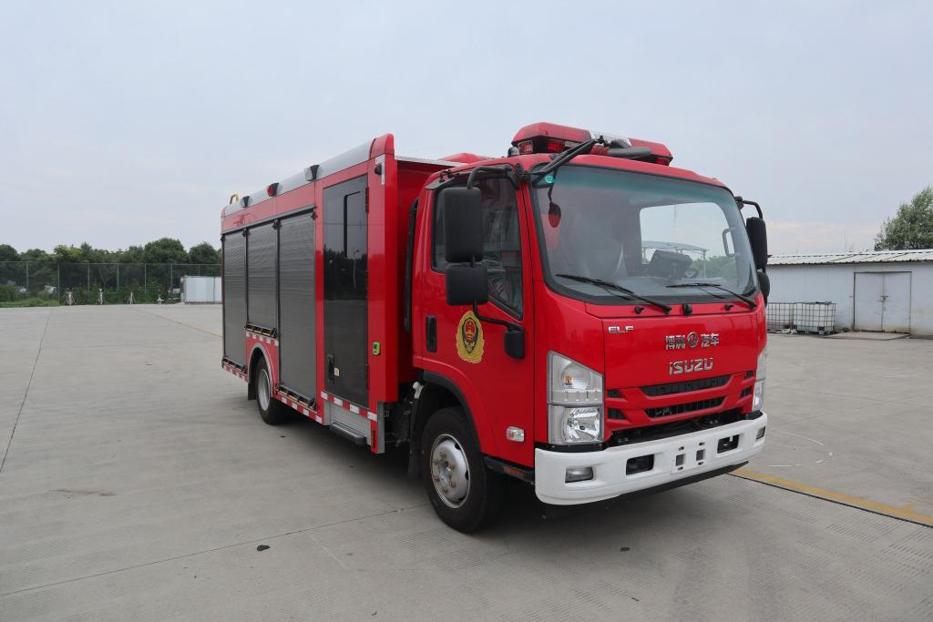 五十铃3.6吨水雾消防车