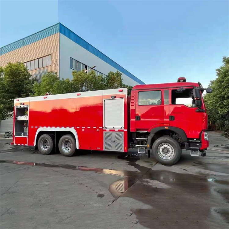 重汽后双桥12-16吨水罐消防车