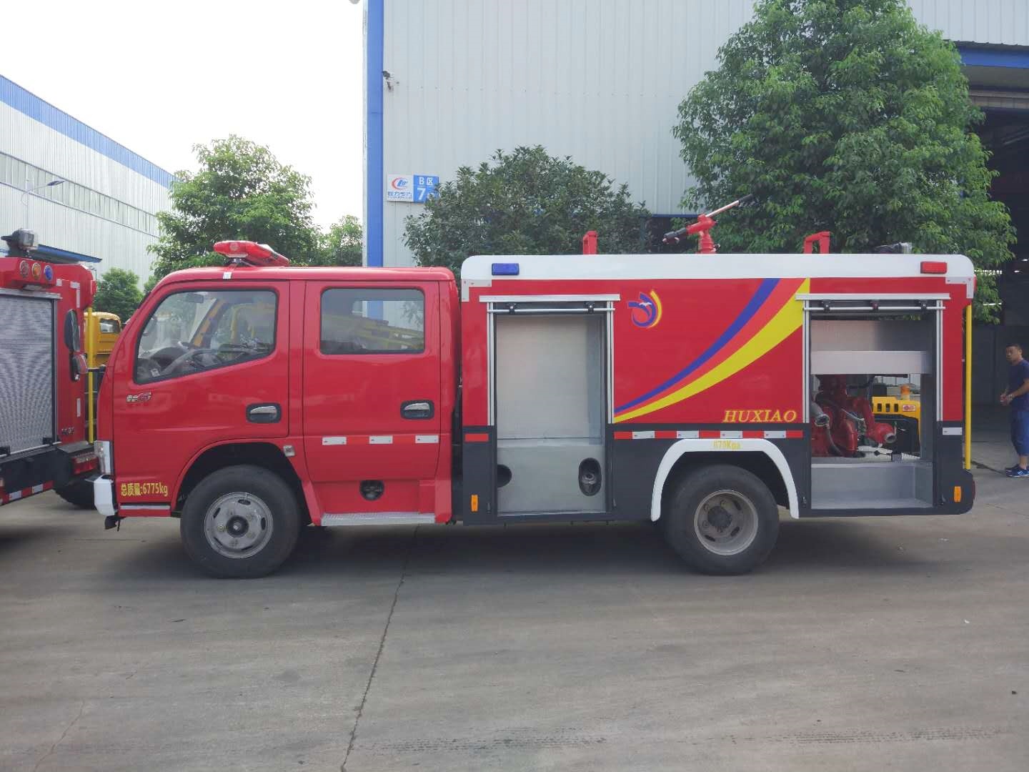 东风2吨水罐消防车