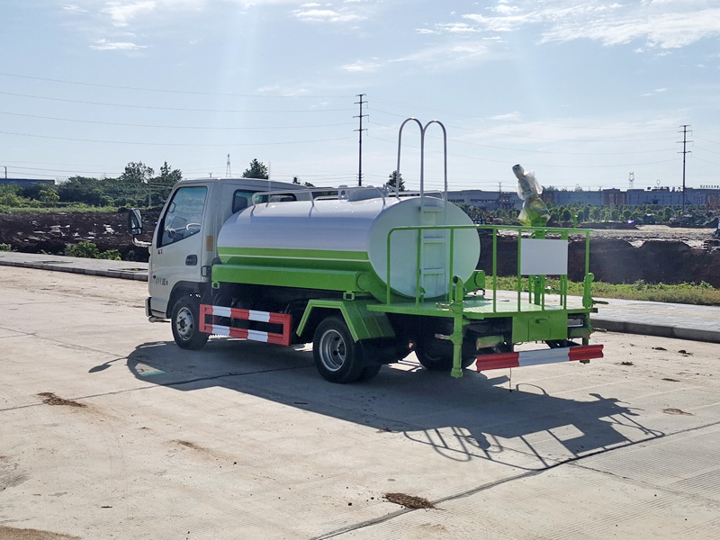 2方蓝牌洒水车