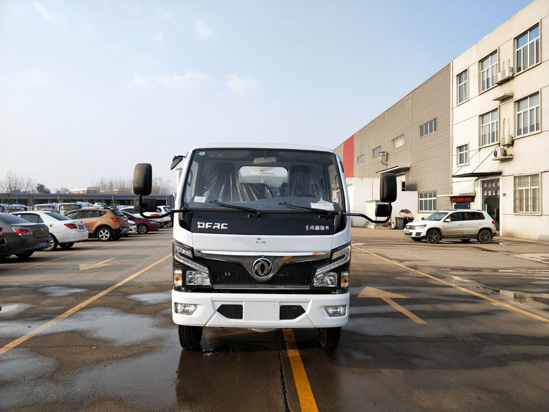 5方东风洒水车