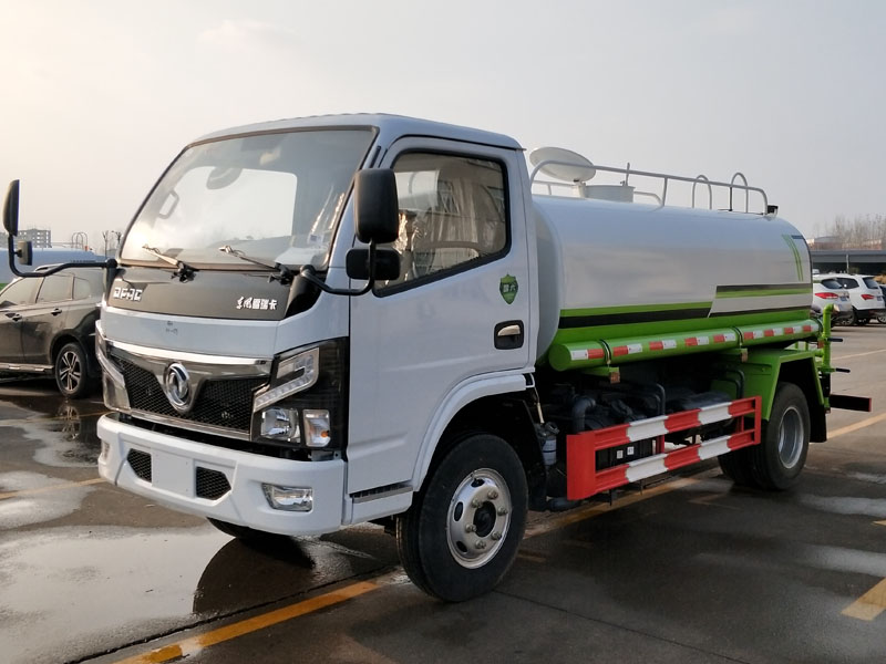 5方东风洒水车