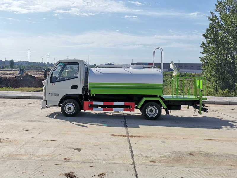 2方蓝牌洒水车