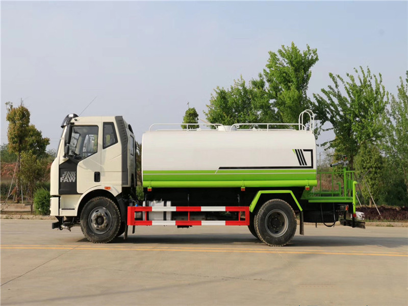 解放14方洒水车